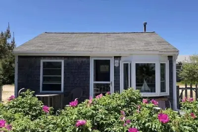 Image de Quarterboard 9 - Charming cottage w/ deck, across from East Sandwich Beach