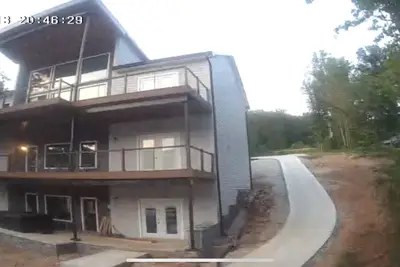 Image de Timber Ridge-LakeFront 9br 11ba Sleep 24, Gentle Slope, Double Deck Dock w Slide