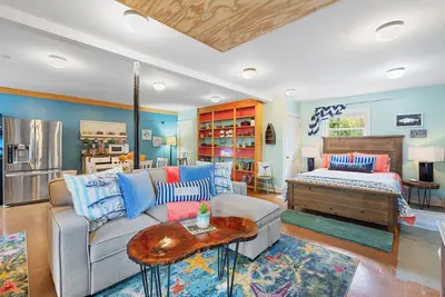 Image de Lakefront, Swim, Fish, Kayak, fire pit, star gazing, pet friendly. All on site!