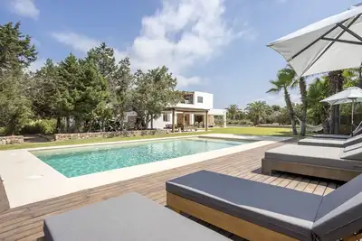 Image de Stunning 5 bed Villa with Sea Views and Large Pool and Gardens near Jondal