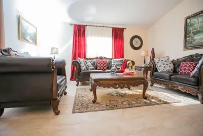 Charming 4 Bedroom, 2 Bathroom house in Phoenix