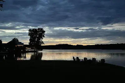 Image de {Sweet Home Oakachoy} lake-front on Lake Martin