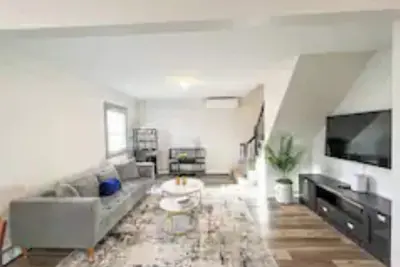 Image de 15 min to Nyc, Garage, W/D, Luxury Stylings