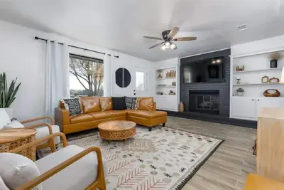 Image de Clean and Updated Home in Moore with Bonus Room