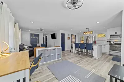 Image de The Beech House - 3 Br 5 bed home - Downtown Gboro