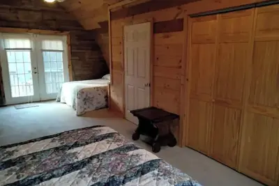 Image de Cozy Cabin w/ Cathedral Cabin on 7-Acres with Pond