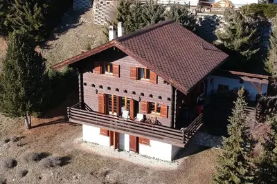 Image de Saint-Luc est accessible toute l'année depuis Sierre en voiture ou en bus. Le Val d'Anniviers est ce