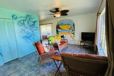 Image de Lovely relaxing home with ocean view and beautiful painted murals