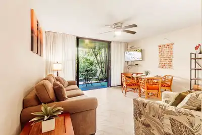 Image de Tranquil tropical view from this first-floor condo