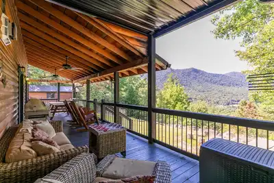 Image de Porridge Pot - Log cabin with hot tub and arcade near Marion and Banner Elk!