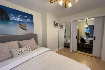 Image de Little Yellow House In The Heart Of The Valley 🏠