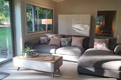 Image de Adorable 2 bedroom unit, set in lush gardens