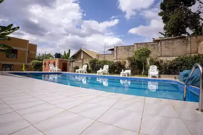 20 min fm Munyonyo Express way, Hill top lake view, Pool & quick city access