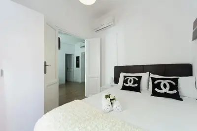 Awesome & Spacious Apartment Gran Vía | A015
