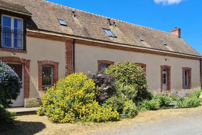 Image de Longère sarthoise rénovée, à 20 min du Mans, 4 chambres, poêle à granulés, parking privé