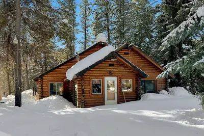 Image de Spacious Log Cabin, Short Walk to Lake Cascade!