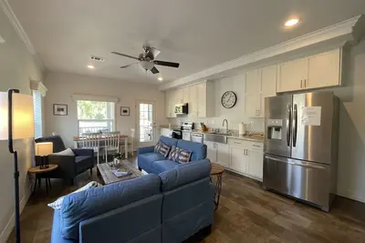 Image de 2Bed/2Bath with Creek and Open Spaces