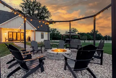 Image de New Luxury Brbn Trail: HotTub • Game Room • Sauna