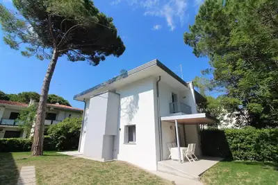 Image de Maison de vacances Lignano Pineta pour 1 - 6 personnes avec 3 chambres à coucher - Maison jumelée