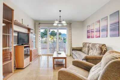 Image de Appartement \"Puerto Romano\" avec vue sur les montagnes, piscine partagée et Wi-Fi.