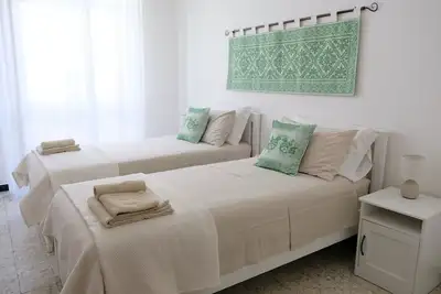 Image de juste  80 mètres de la mer, dans le centre de Alghero, 3 sdb +Parking privè