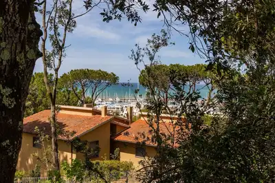 Image de Appartement \"Villetta Dei Pini\" avec vue sur la mer, jardin privé et Wi-Fi