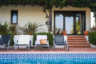 Image de \"Villa Laguna - Charmy Villa\" avec piscine privée, terrasses privées et Wi-Fi.