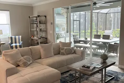 Image de Resort Style Living With Golf at it's Best. . . \n Home with Private Pool & Spa. . .