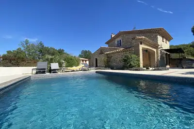 Image de Maison de charme 8 personnes en pierre avec piscine Larnas Ardèche Provençale