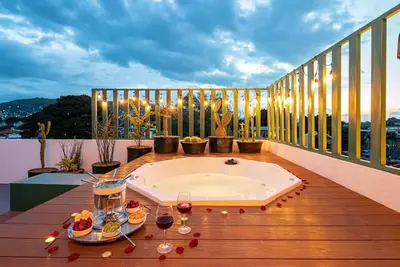 Image de Rooftop Hot Tub! 3 levels, 5Bedroom in Villa Noria