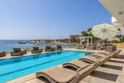 Image de Katina Beach Villa - Sept Chambres Villa, Couchages 14