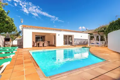 Image de Villa Raquel Bosch - Quatre Chambres Villa, Couchages 7