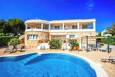 Image de Bini Segui - Six Chambres Villa, Couchages 11