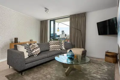 Image de Designer De Waterkant Apartment with Mountain View