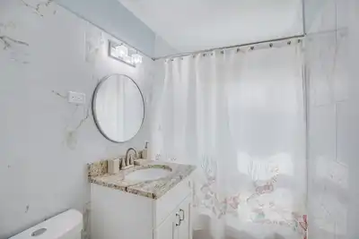 Image de New and cozy 2/1 near River