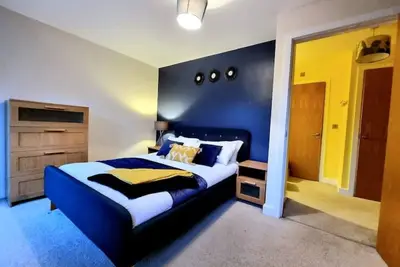 Luxury 2-Bedroom Service Apartment with Balcony