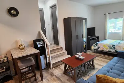 Image de New! Lovely Studio w/ patio, Parking on premises