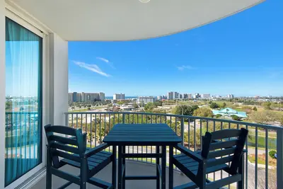Image de Palms 2812 – Sunset Views ☀️Nearby Beach- Lagoon Pool