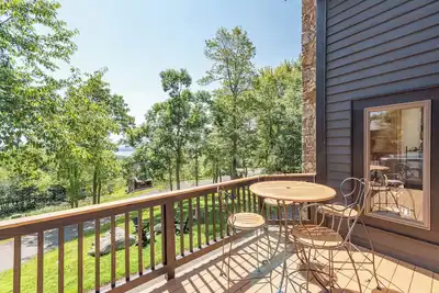 Image de Epic Wisp Views w/ Fireplace, Game Room & Hot Tub