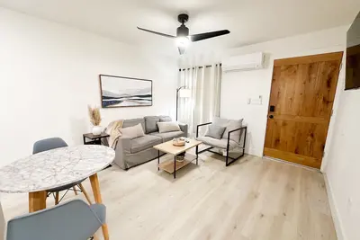 Image de New & updated 2-bedroom 1 bathroom apt. Near Modesto 1mile from Hwy 99