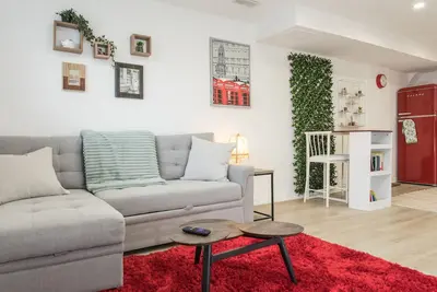 Image de Charming and Cozy Basement Suite in the Minnow Lake area