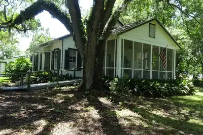 Image de Cajun Jack Cottage on the River