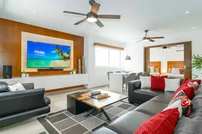 Image de 2 Level Luxury Penthouse w/Private JAcuzzi - Great location next to Hotel Zone