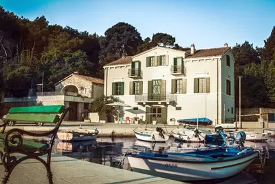 Villa del Mar - Luxury Villa with Pool & Garden