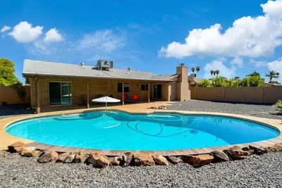 Image de Excellent! Single-Story Home with pool in Tempe