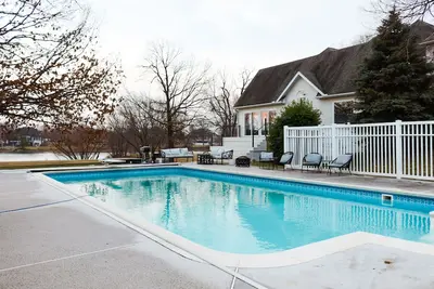 Image de Lake Front, Heated Pool Year-Round