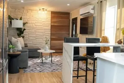 Image de *Newly renovated 2br/5 min train walk, Free WiFi*