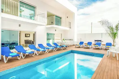 Image de Villa Aventura - Cinq Chambres Villa, Couchages 10