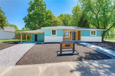 Image de Newly Rennovated Home next to Zoo and Downtown Stadiums