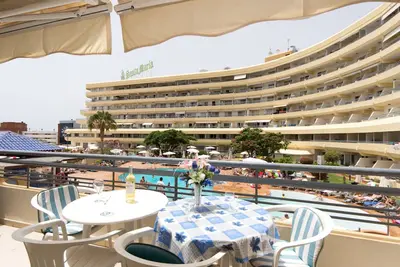 Image de 2 Bed Hotel Apt. Sleeps 3/4, Five minutes walk to Beach, Shops & Restaurants